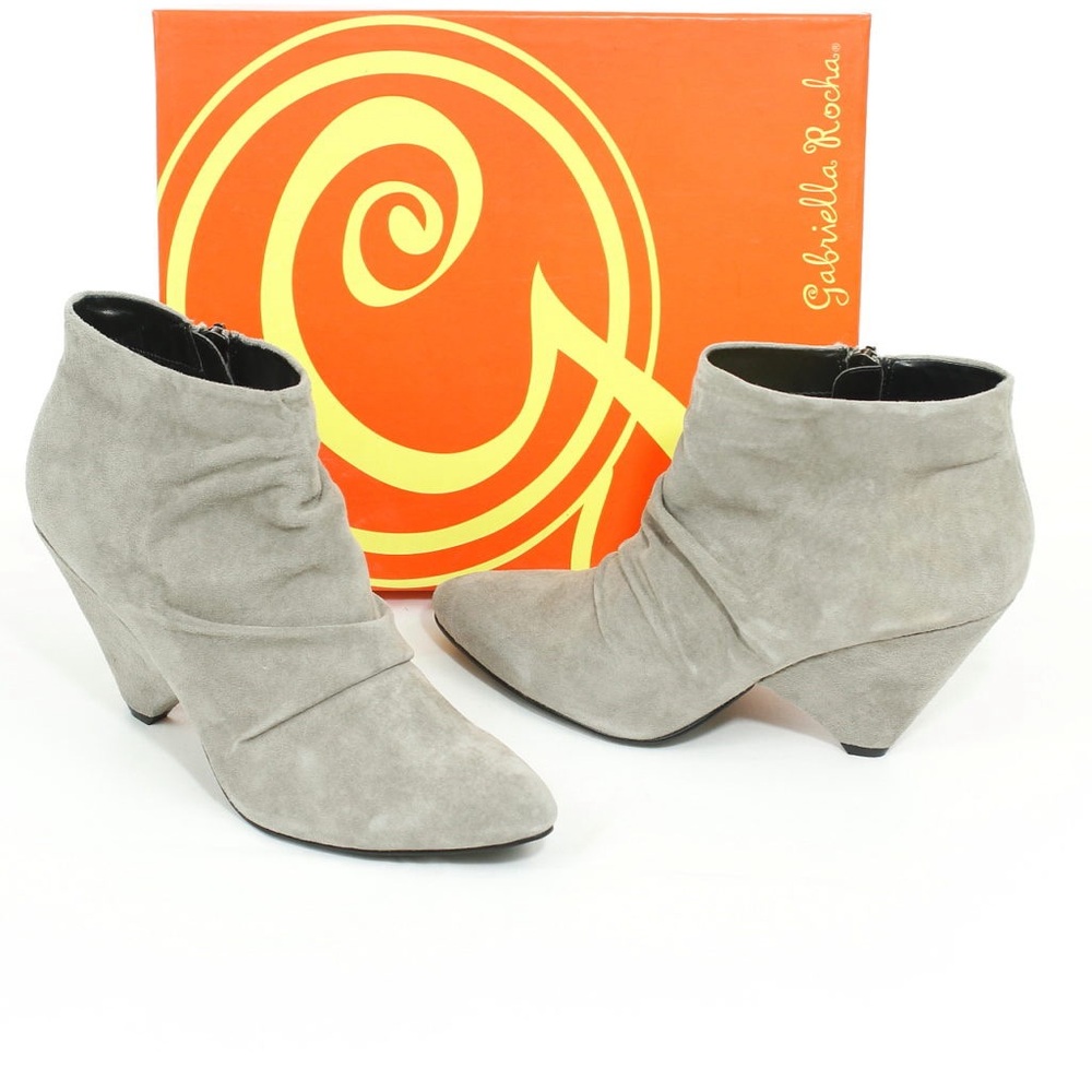GABRIELLA ROCHA NiB Light Gray Suede Ankle Booties